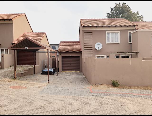 2 BEDROOM TOWNHOUSE FOR SALE IN HALFWAY GARDENS